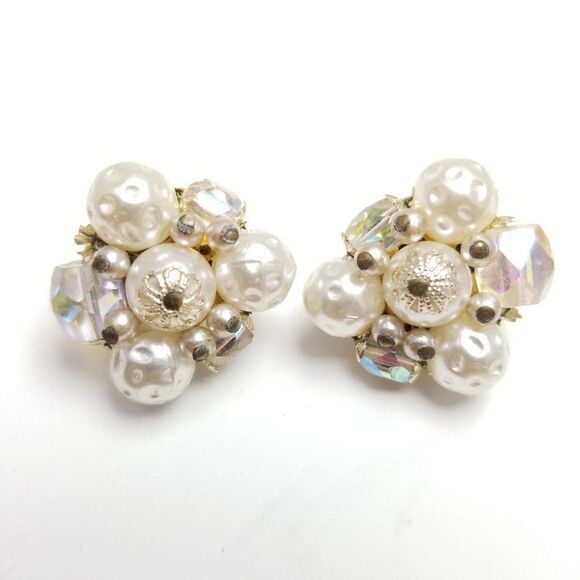 Vintage Pearly White Beaded Cluster Clip On Earrings, Retro Made in Japan - Picture 1 of 7